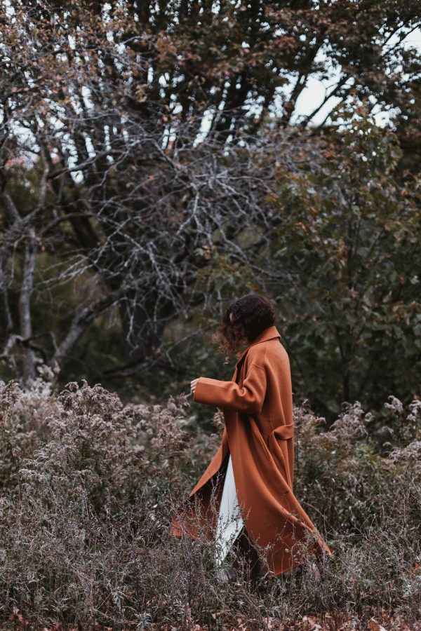 portrait-of-young-woman-in-autumn-colored-coat Παλτό 003