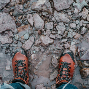 rugged-hiking-boots-stood-on-rocks Μπότες 007