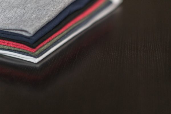 shirts-on-table Πουκάμισα 002