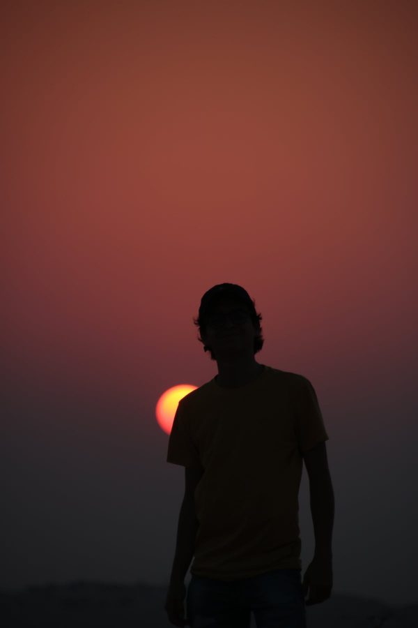 silhouette-of-a-person-with-a-baseball-cap-against-a-setting-sun Καπέλο Jockey 018