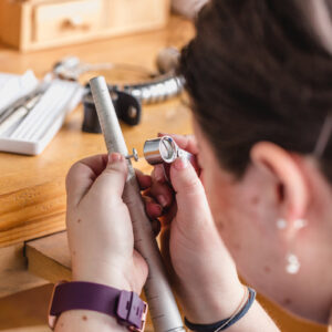 sizing-a-ring-while-using-a-loupe Δαχτυλίδι 026