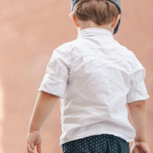 small-boy-in-white-shirt-and-grey-hat Πουκάμισο Λευκό