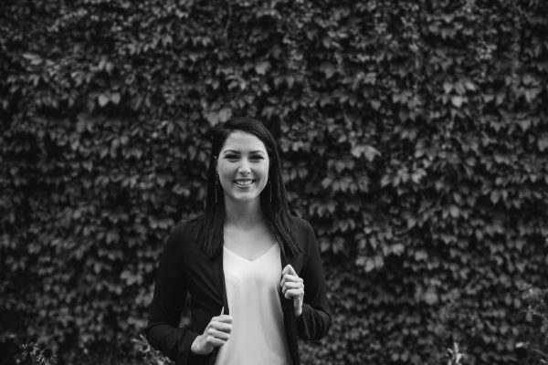 smiling-portrait-of-woman-in-a-blazer Σακάκι