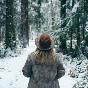 snow-covered-hat-on-the-trails Καπέλο 017