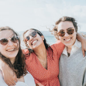 three-woman-in-sunglasses-smile-wide-for-the-camera Γυαλιά Ηλίου 056