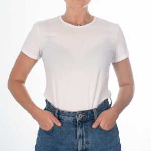 torso-of-a-person-standing-in-white-shirt-and-blue-jeans Πουκάμισο Λευκό 035