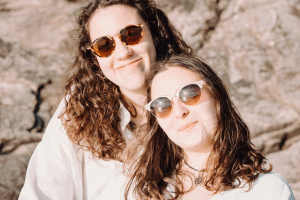 two-woman-in-sunglasses-smile-for-the-camera Γυαλιά Ηλίου 054