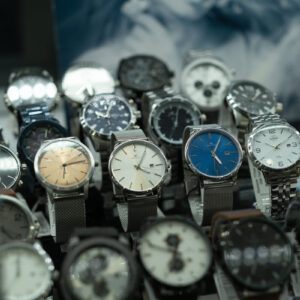 variety-of-watches-lined-up-in-rows Ρολόγια 018