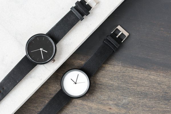 watches-in-black-white Ρολόγια Μαύρο 002