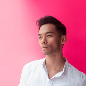 white-shirt-pink-wall Πουκάμισο Λευκό 007