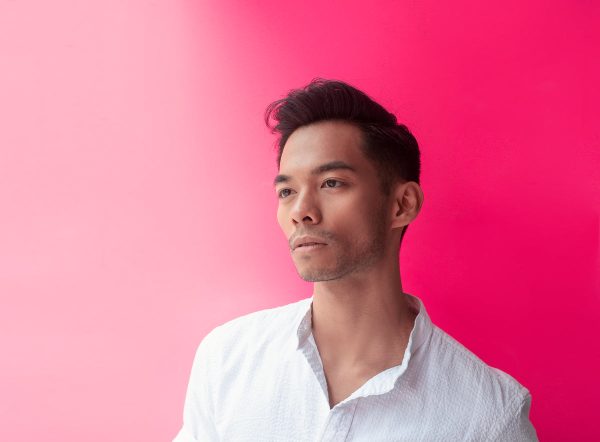 white-shirt-pink-wall Πουκάμισο Λευκό 007