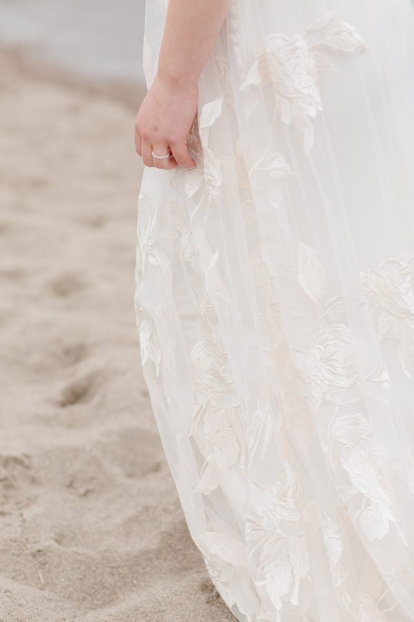 white-wedding-dress-on-a-beach Φόρεμα Λευκό 006