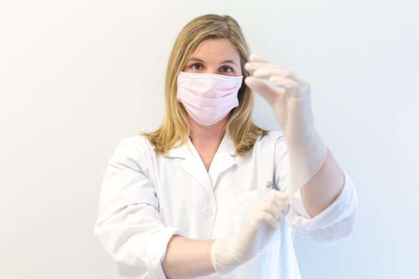 woman-doctor-with-gloves Γάντια