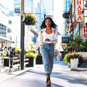 woman-in-heels-and-summer-fashion-walking Γόβες Καλοκαιρινό