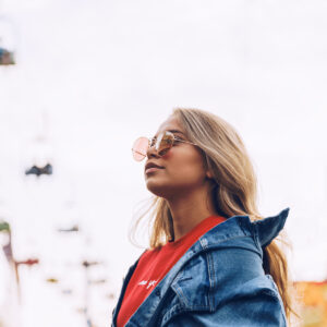 woman-in-jean-jacket Μπουφάν 011