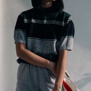 woman-wearing-sweater-and-shorts Πουλόβερ 011