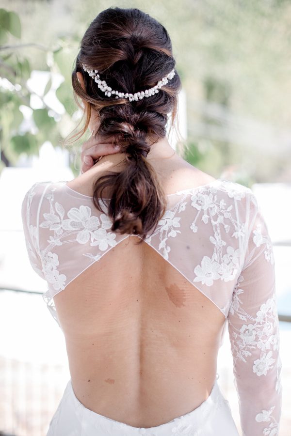 woman-with-braided-hair-and-wedding-dress Φόρεμα 047