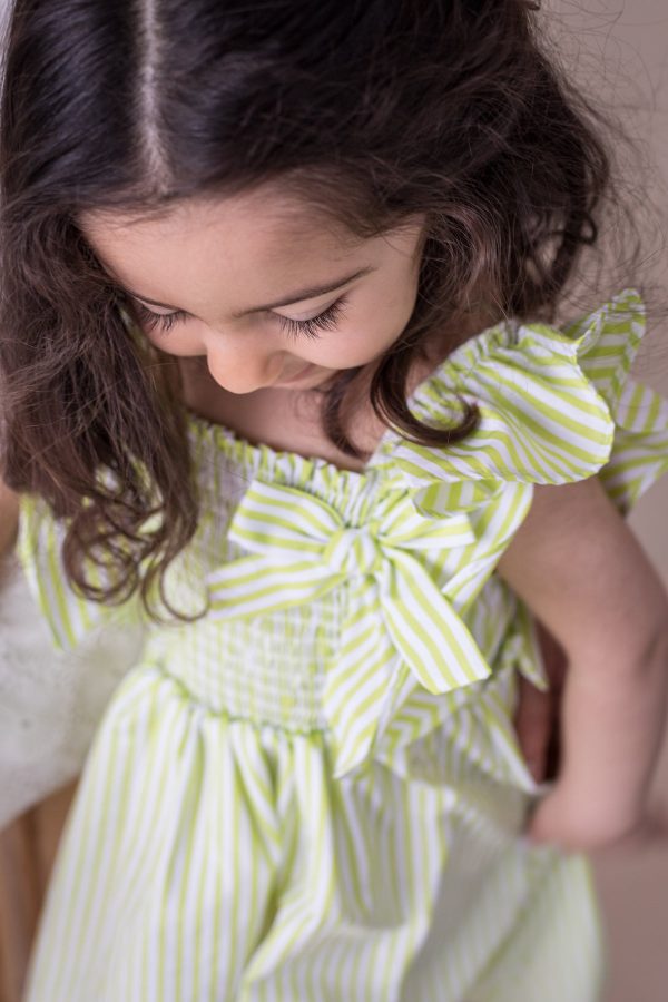 young-child-in-a-green-and-white-dress-looks-down Φόρεμα Πράσινο 010